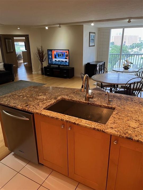 Activo con contrato: $2,950 (2 camas, 2 baños, 1424 Pies cuadrados)