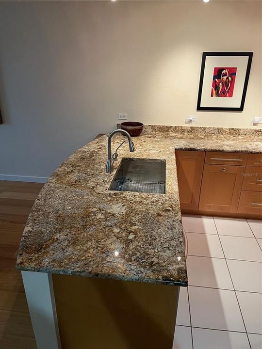 Activo con contrato: $2,950 (2 camas, 2 baños, 1424 Pies cuadrados)