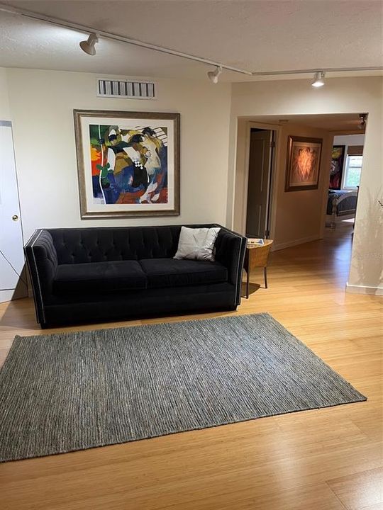 Activo con contrato: $2,950 (2 camas, 2 baños, 1424 Pies cuadrados)