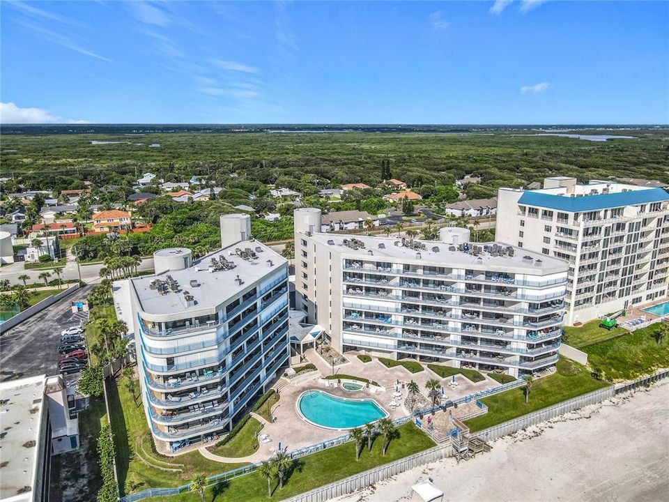 For Sale: $825,000 (2 beds, 2 baths, 1601 Square Feet)