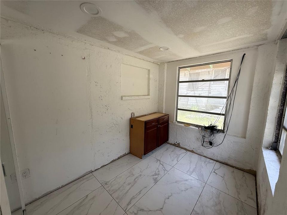 For Sale: $180,000 (3 beds, 2 baths, 1170 Square Feet)