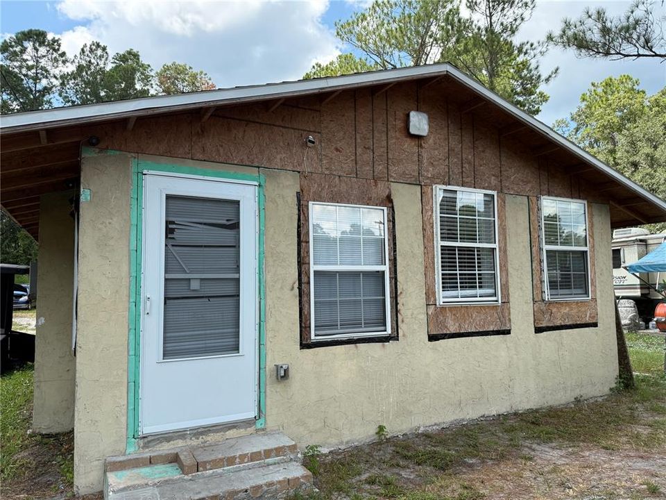 For Sale: $180,000 (3 beds, 2 baths, 1170 Square Feet)