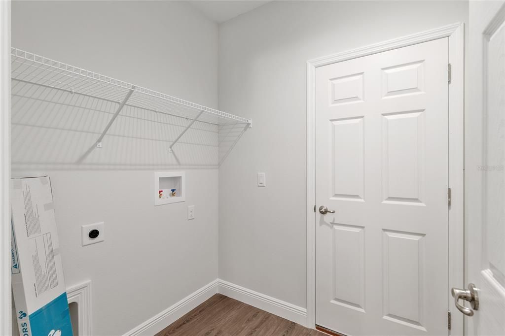 Activo con contrato: $364,900 (4 camas, 2 baños, 1775 Pies cuadrados)