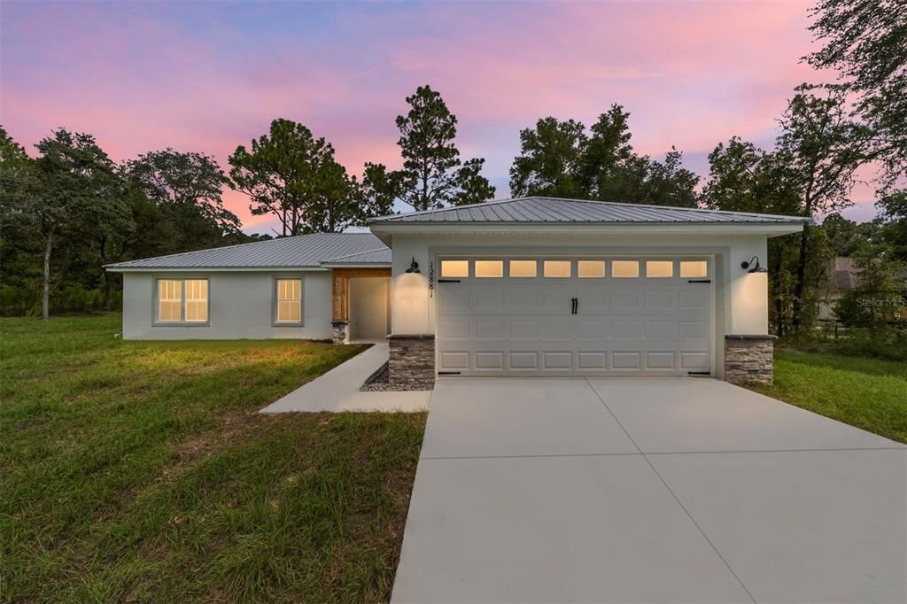 Activo con contrato: $364,900 (4 camas, 2 baños, 1775 Pies cuadrados)