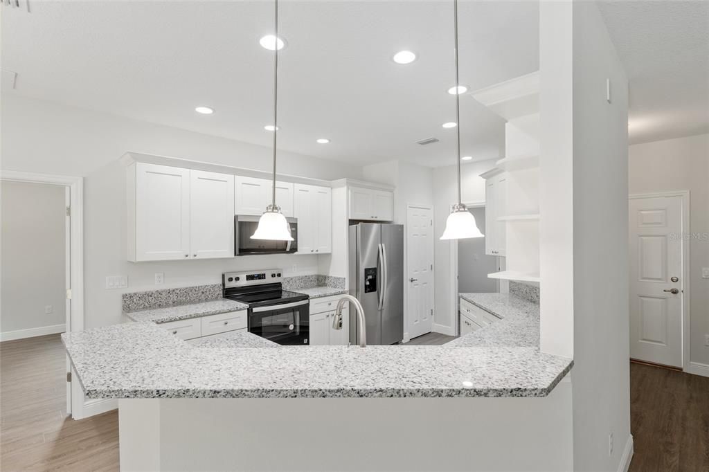 Activo con contrato: $364,900 (4 camas, 2 baños, 1775 Pies cuadrados)