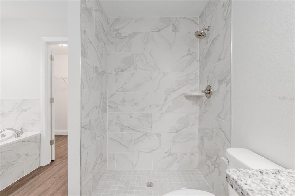 Activo con contrato: $364,900 (4 camas, 2 baños, 1775 Pies cuadrados)