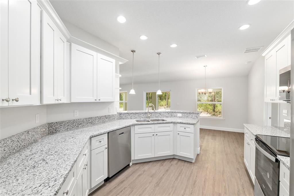 Activo con contrato: $364,900 (4 camas, 2 baños, 1775 Pies cuadrados)