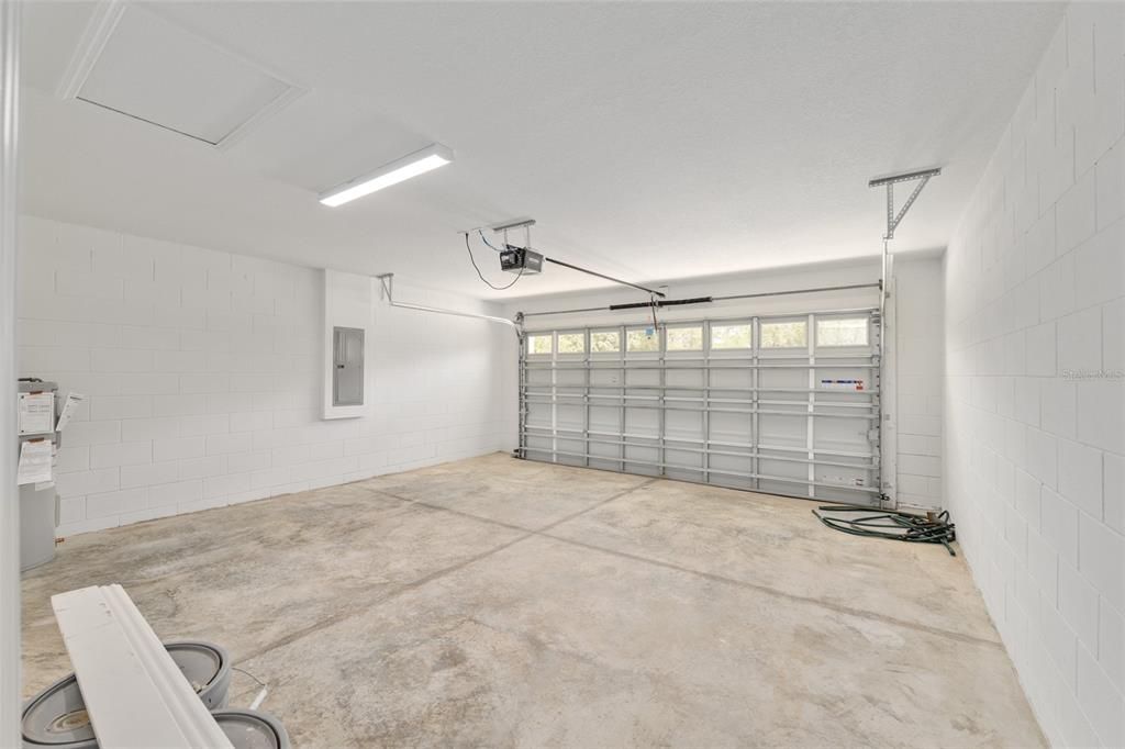 Activo con contrato: $364,900 (4 camas, 2 baños, 1775 Pies cuadrados)