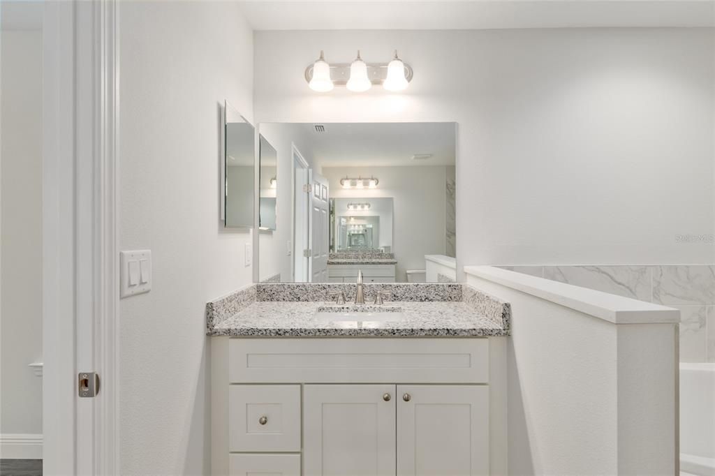 Activo con contrato: $364,900 (4 camas, 2 baños, 1775 Pies cuadrados)