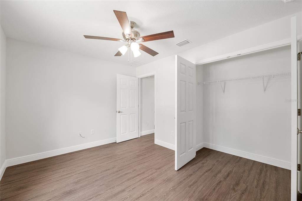 Activo con contrato: $364,900 (4 camas, 2 baños, 1775 Pies cuadrados)