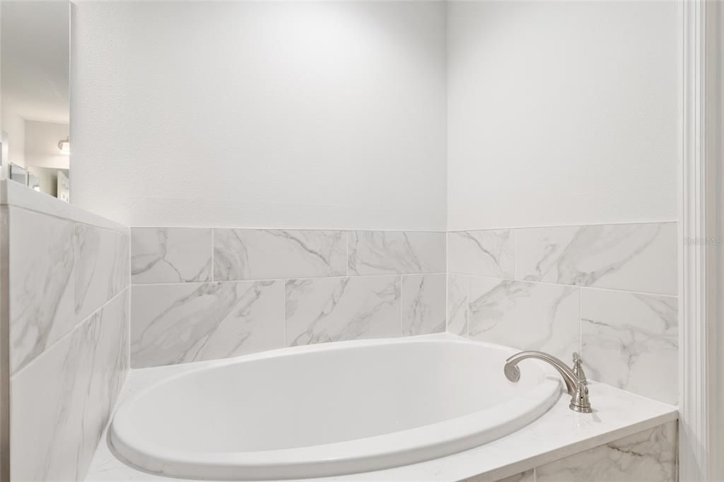 Activo con contrato: $364,900 (4 camas, 2 baños, 1775 Pies cuadrados)