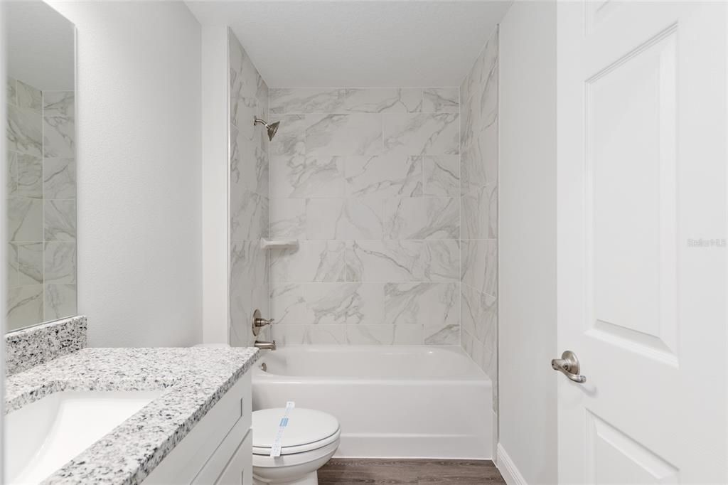 Activo con contrato: $364,900 (4 camas, 2 baños, 1775 Pies cuadrados)