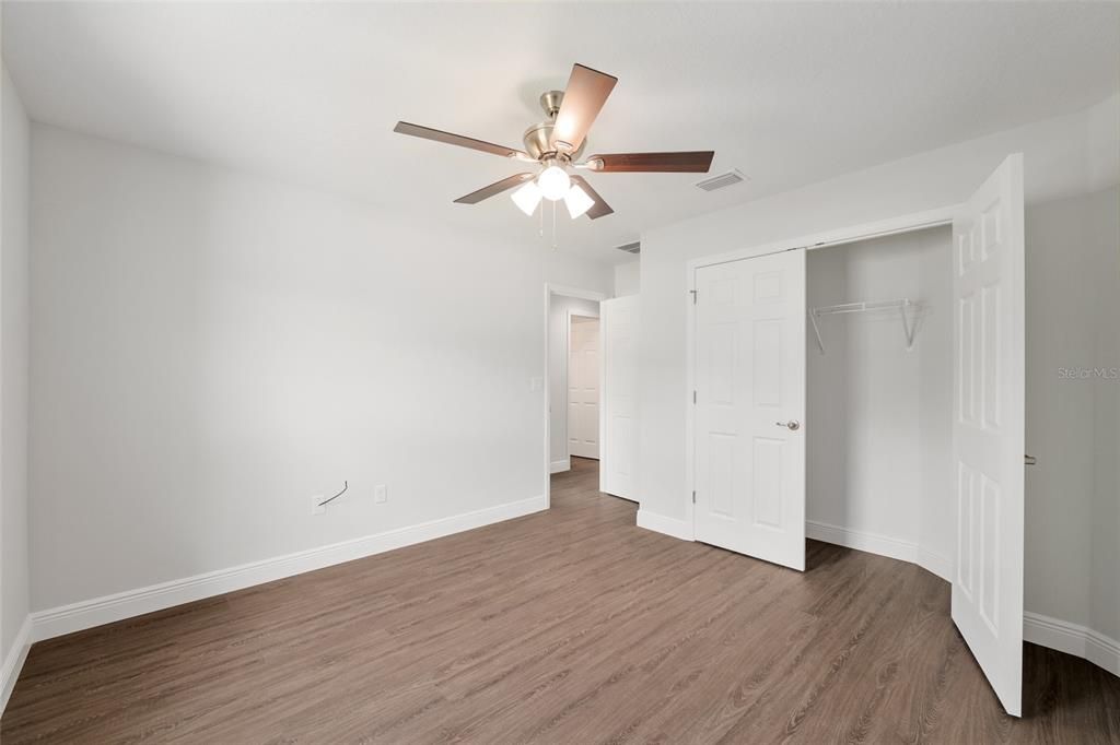 Activo con contrato: $364,900 (4 camas, 2 baños, 1775 Pies cuadrados)