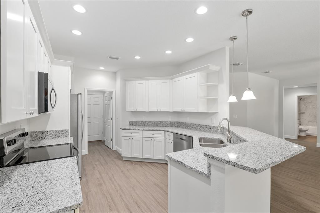 Activo con contrato: $364,900 (4 camas, 2 baños, 1775 Pies cuadrados)