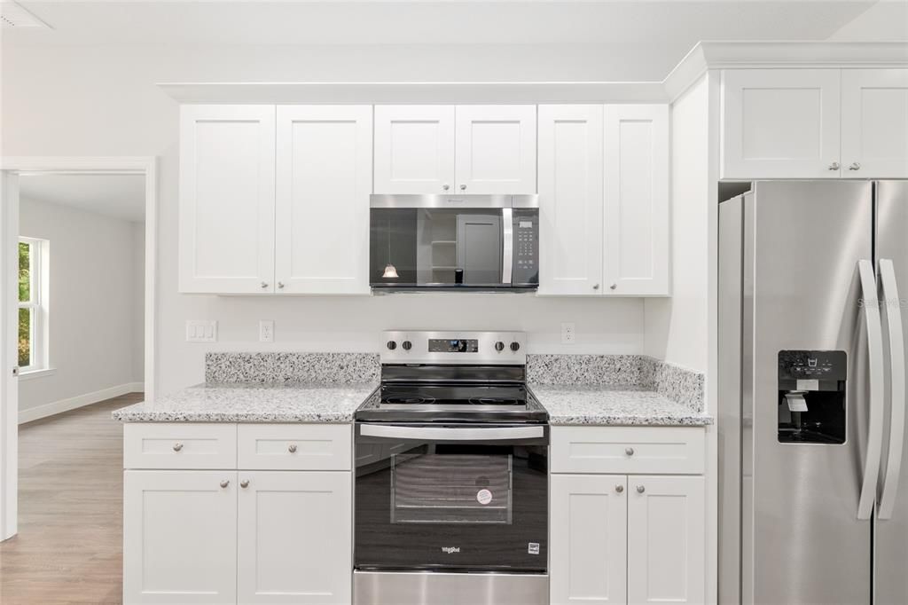 Activo con contrato: $364,900 (4 camas, 2 baños, 1775 Pies cuadrados)