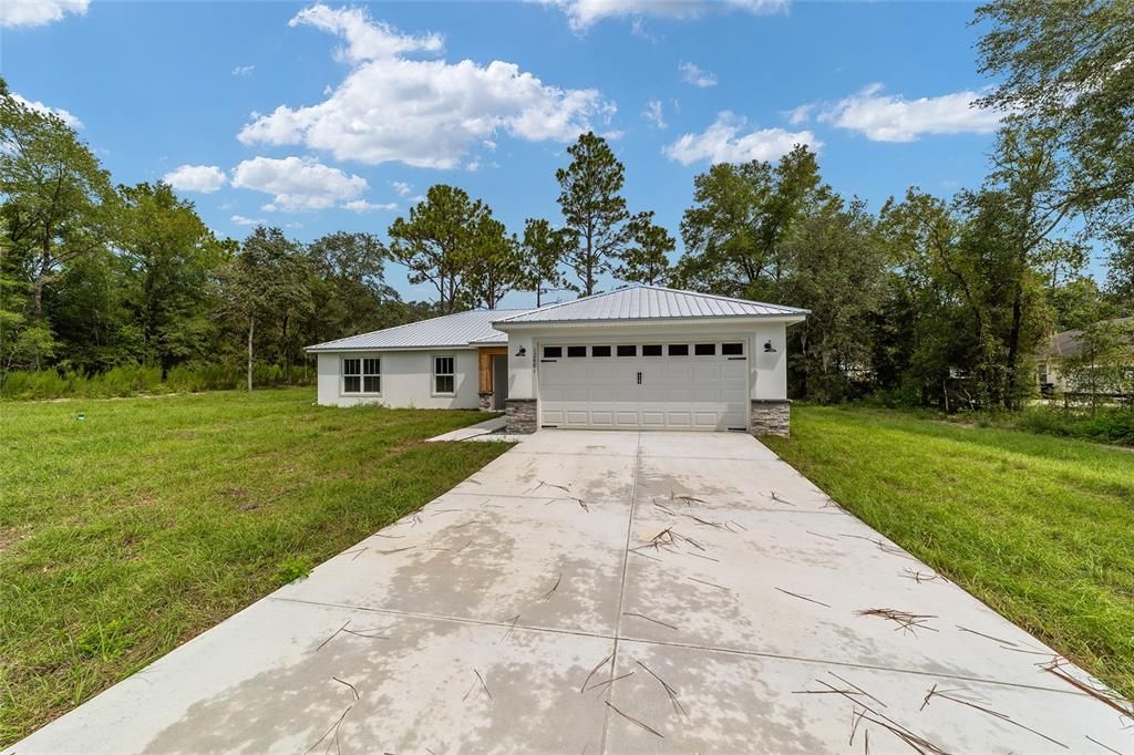 Activo con contrato: $364,900 (4 camas, 2 baños, 1775 Pies cuadrados)