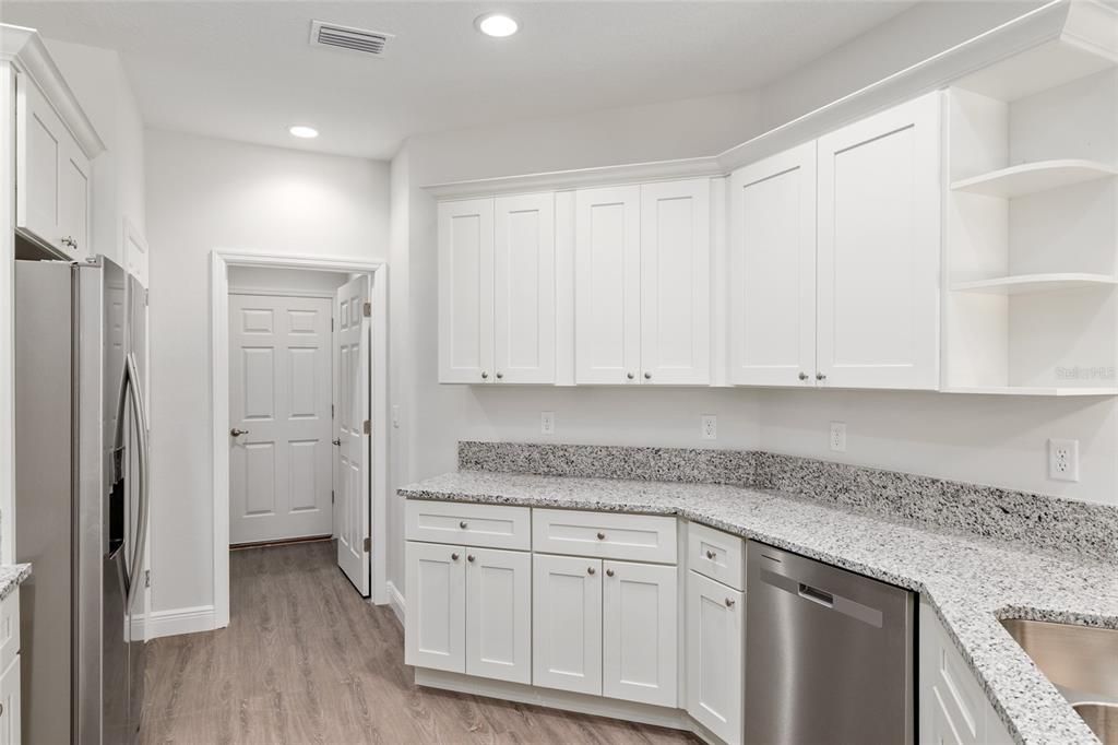 Activo con contrato: $364,900 (4 camas, 2 baños, 1775 Pies cuadrados)