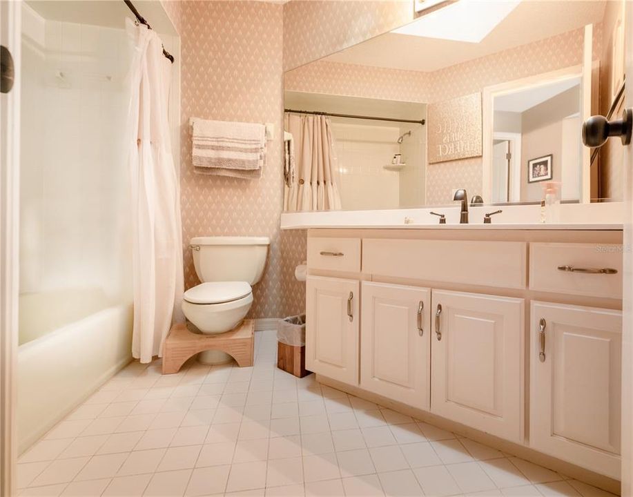 合同活跃: $500,000 (4 贝兹, 3 浴室, 2764 平方英尺)