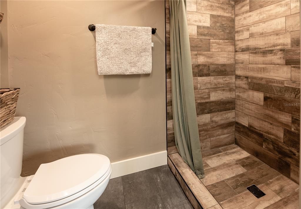 合同活跃: $500,000 (4 贝兹, 3 浴室, 2764 平方英尺)