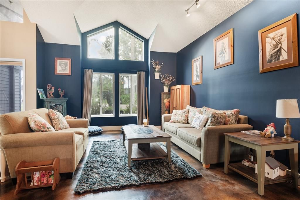 合同活跃: $500,000 (4 贝兹, 3 浴室, 2764 平方英尺)