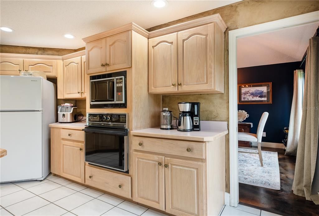 合同活跃: $500,000 (4 贝兹, 3 浴室, 2764 平方英尺)