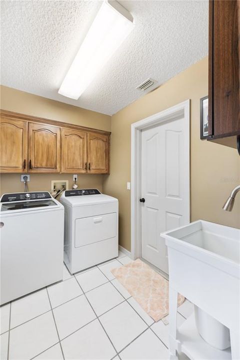 合同活跃: $500,000 (4 贝兹, 3 浴室, 2764 平方英尺)