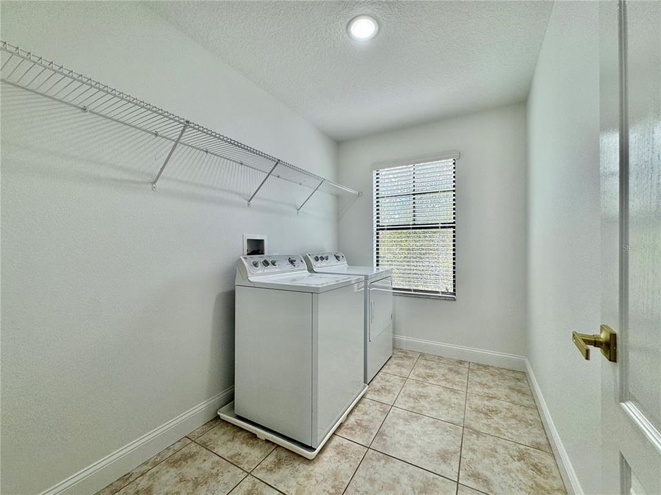 На продажу: $585,000 (4 спален, 2 ванн, 2419 Квадратных фут)