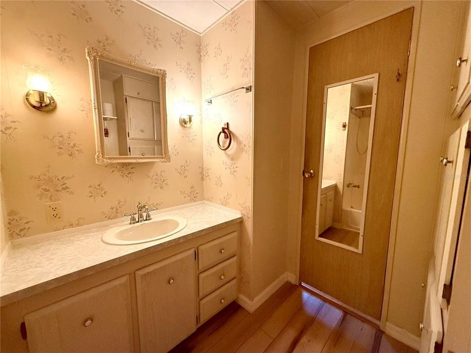 Active With Contract: $110,000 (2 beds, 2 baths, 1104 Square Feet)