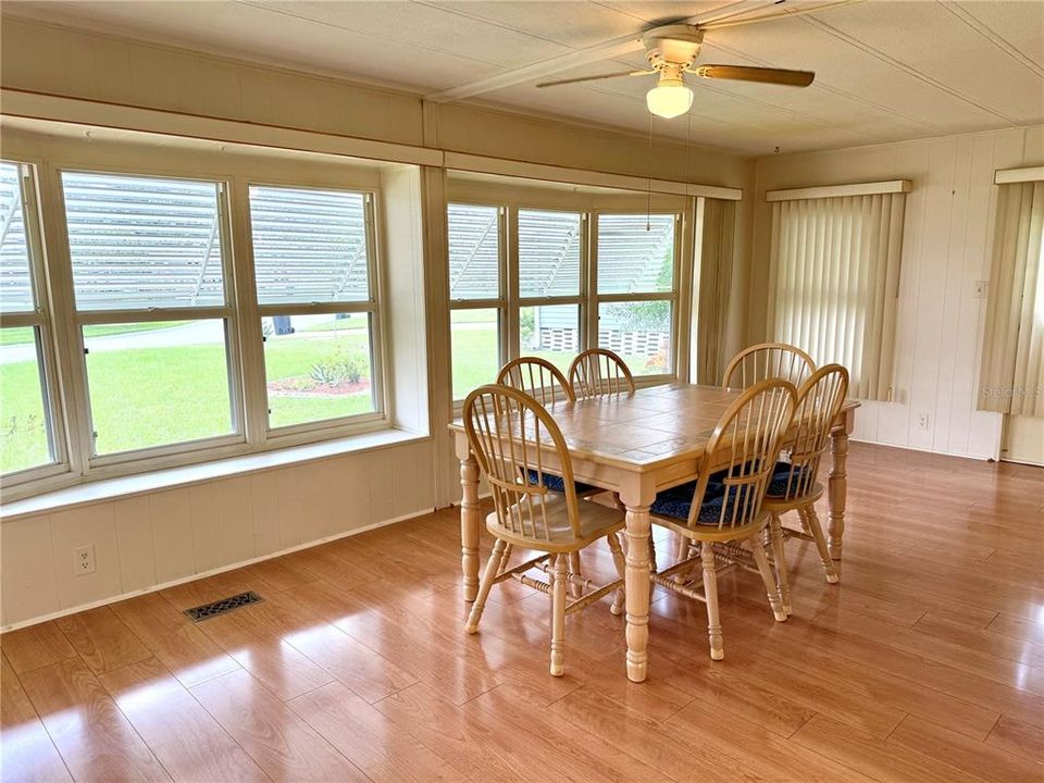 Active With Contract: $110,000 (2 beds, 2 baths, 1104 Square Feet)