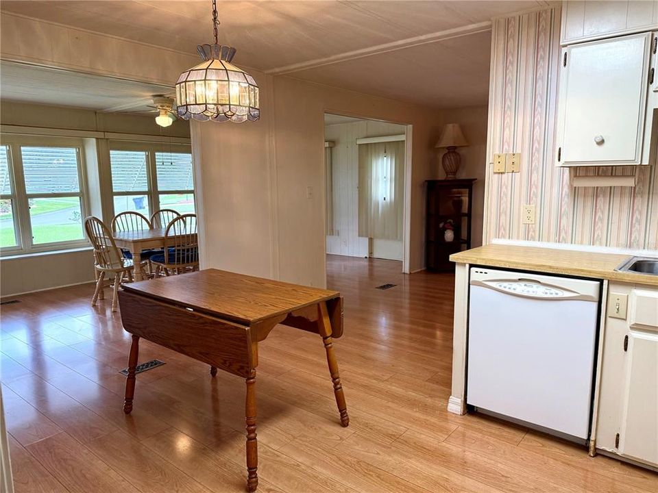 Active With Contract: $110,000 (2 beds, 2 baths, 1104 Square Feet)