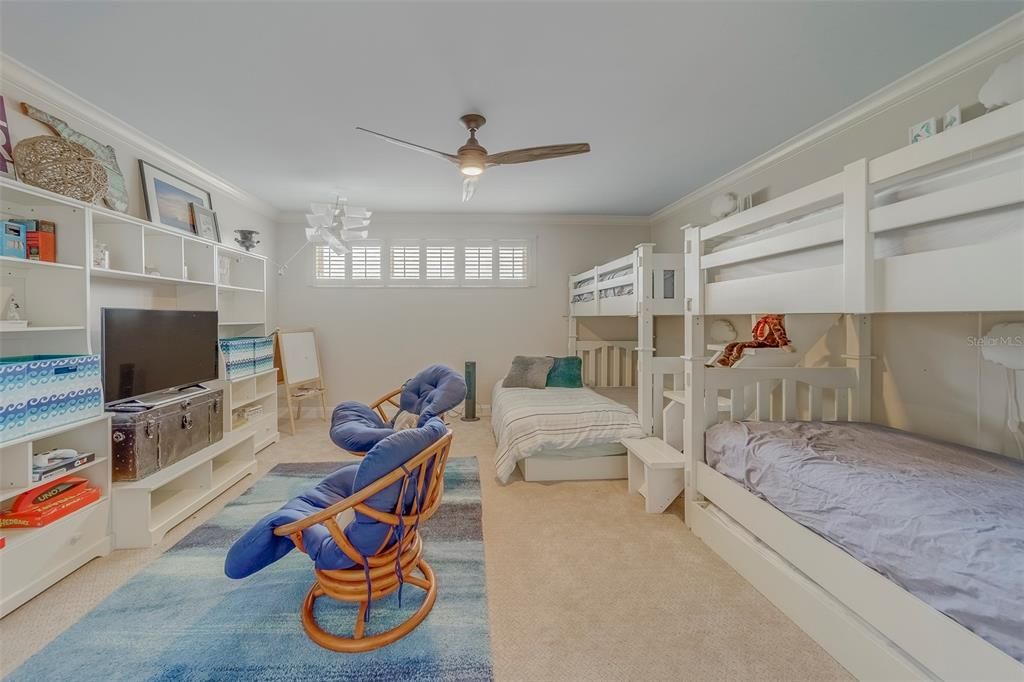 出租: $6,700 (3 贝兹, 3 浴室, 2000 平方英尺)