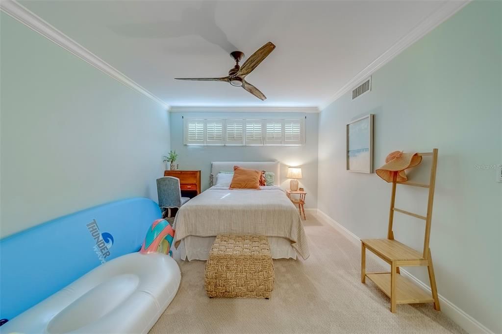 出租: $6,700 (3 贝兹, 3 浴室, 2000 平方英尺)