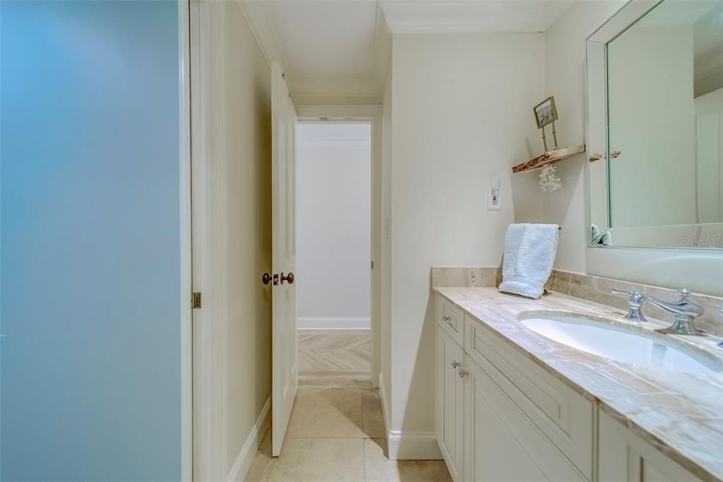 出租: $6,700 (3 贝兹, 3 浴室, 2000 平方英尺)