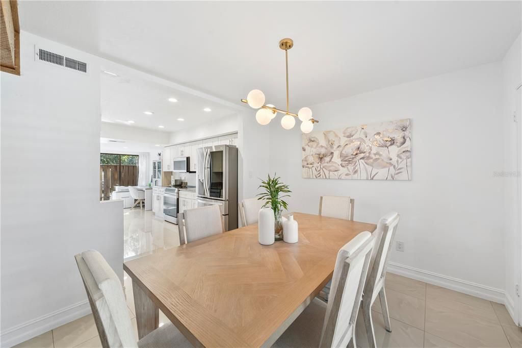 En Venta: $260,000 (3 camas, 3 baños, 1834 Pies cuadrados)