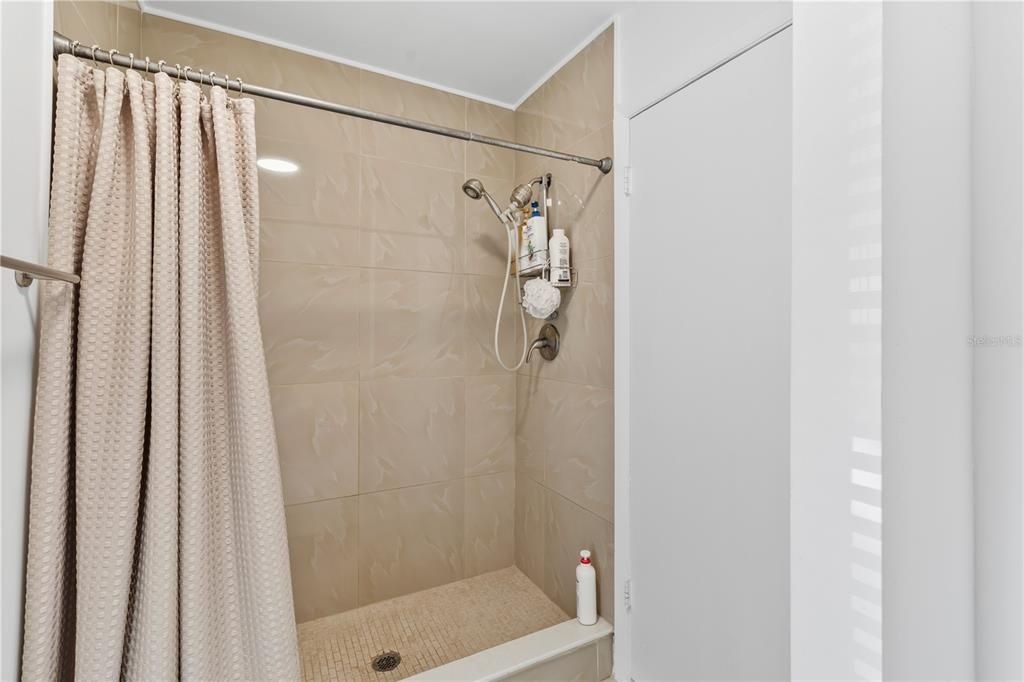 En Venta: $260,000 (3 camas, 3 baños, 1834 Pies cuadrados)