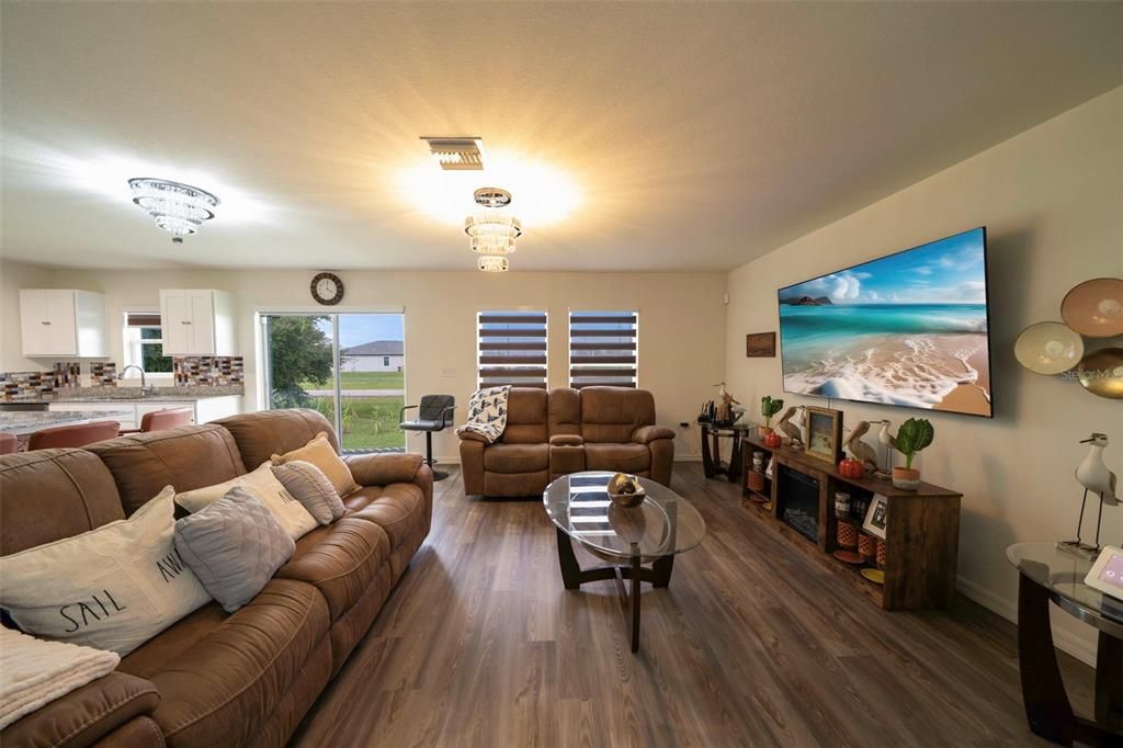 For Sale: $295,000 (4 beds, 2 baths, 1665 Square Feet)