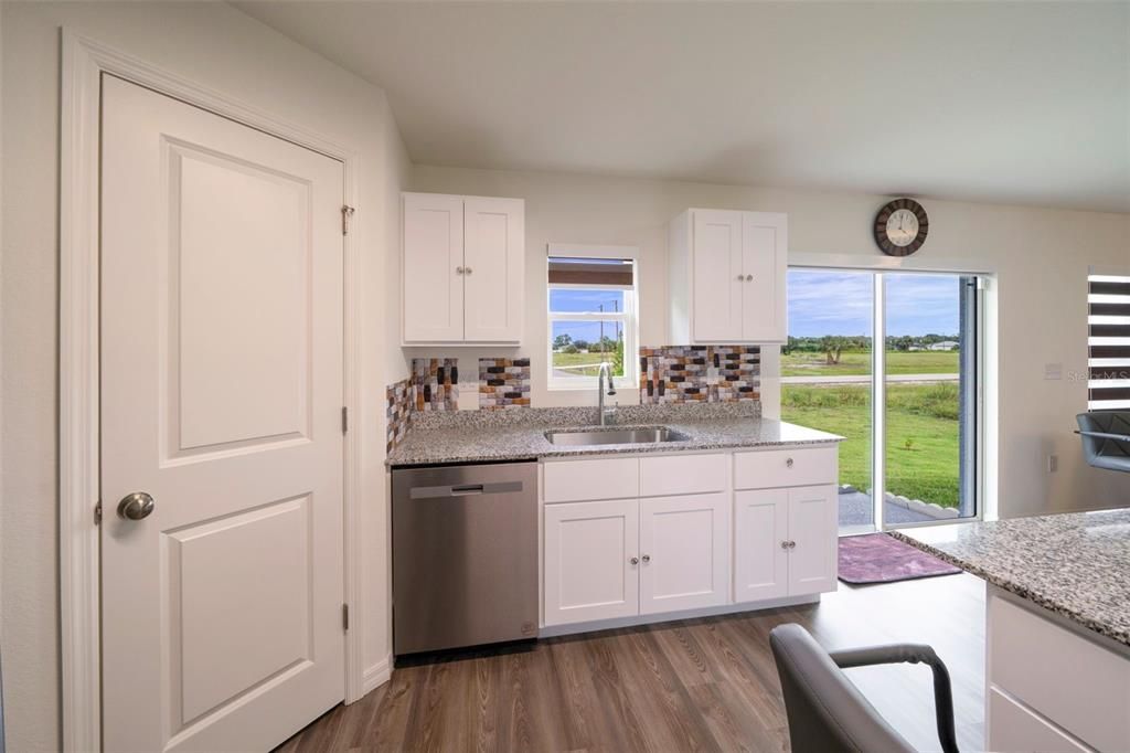 For Sale: $295,000 (4 beds, 2 baths, 1665 Square Feet)