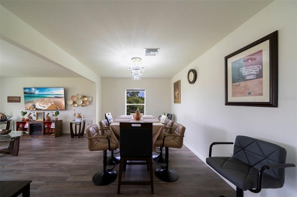 For Sale: $295,000 (4 beds, 2 baths, 1665 Square Feet)