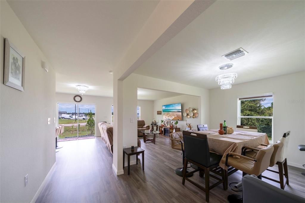 For Sale: $295,000 (4 beds, 2 baths, 1665 Square Feet)