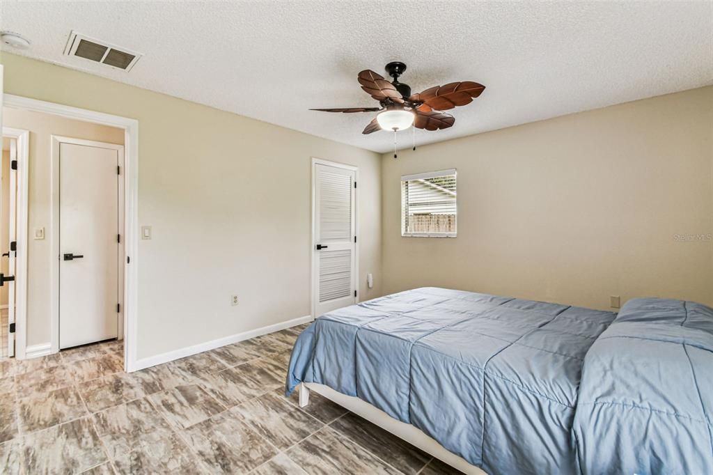 For Sale: $329,999 (3 beds, 1 baths, 1011 Square Feet)