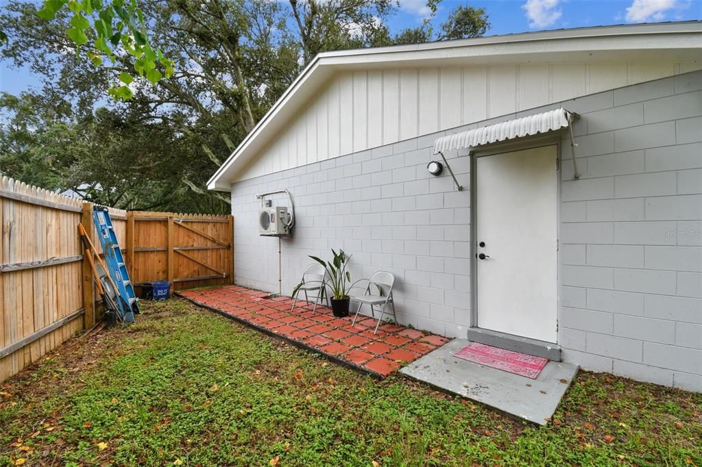 For Sale: $329,999 (3 beds, 1 baths, 1011 Square Feet)