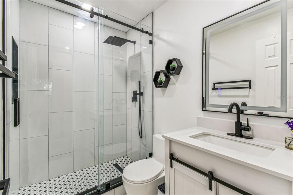 For Sale: $329,999 (3 beds, 1 baths, 1011 Square Feet)