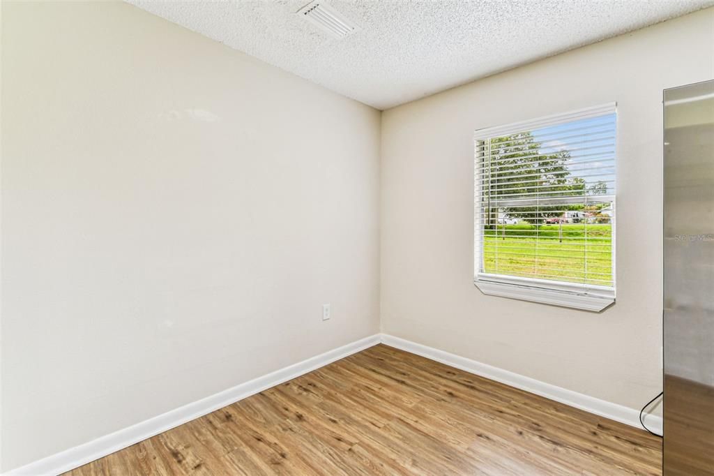 For Sale: $329,999 (3 beds, 1 baths, 1011 Square Feet)