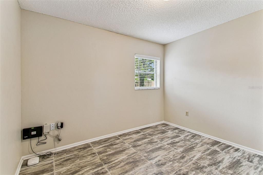 For Sale: $329,999 (3 beds, 1 baths, 1011 Square Feet)