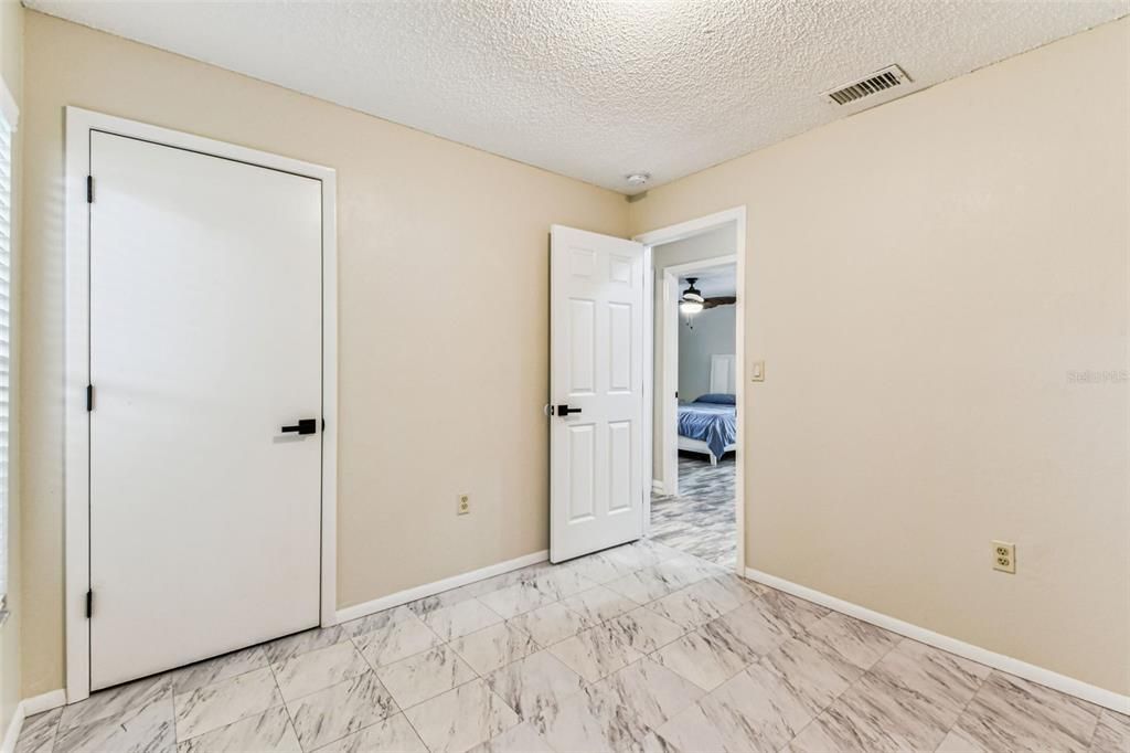 For Sale: $329,999 (3 beds, 1 baths, 1011 Square Feet)