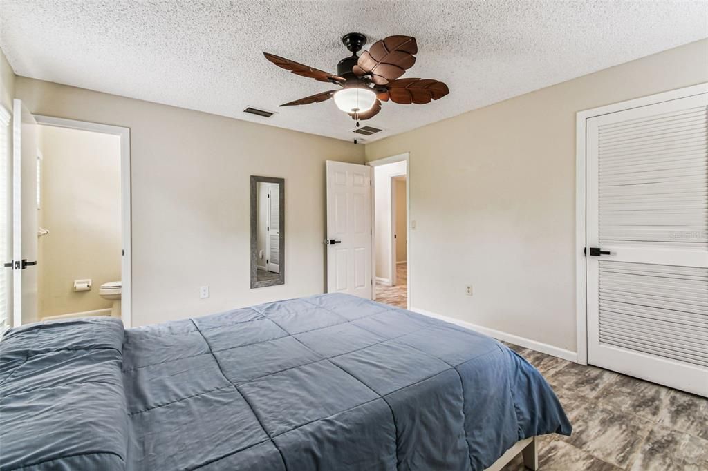 For Sale: $329,999 (3 beds, 1 baths, 1011 Square Feet)