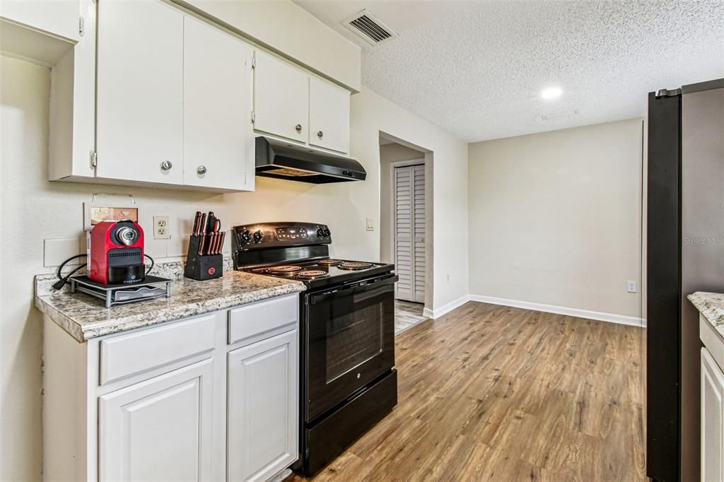 For Sale: $329,999 (3 beds, 1 baths, 1011 Square Feet)