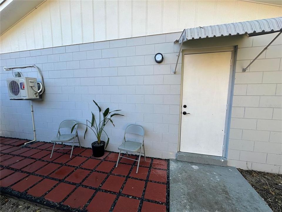 For Sale: $329,999 (3 beds, 1 baths, 1011 Square Feet)