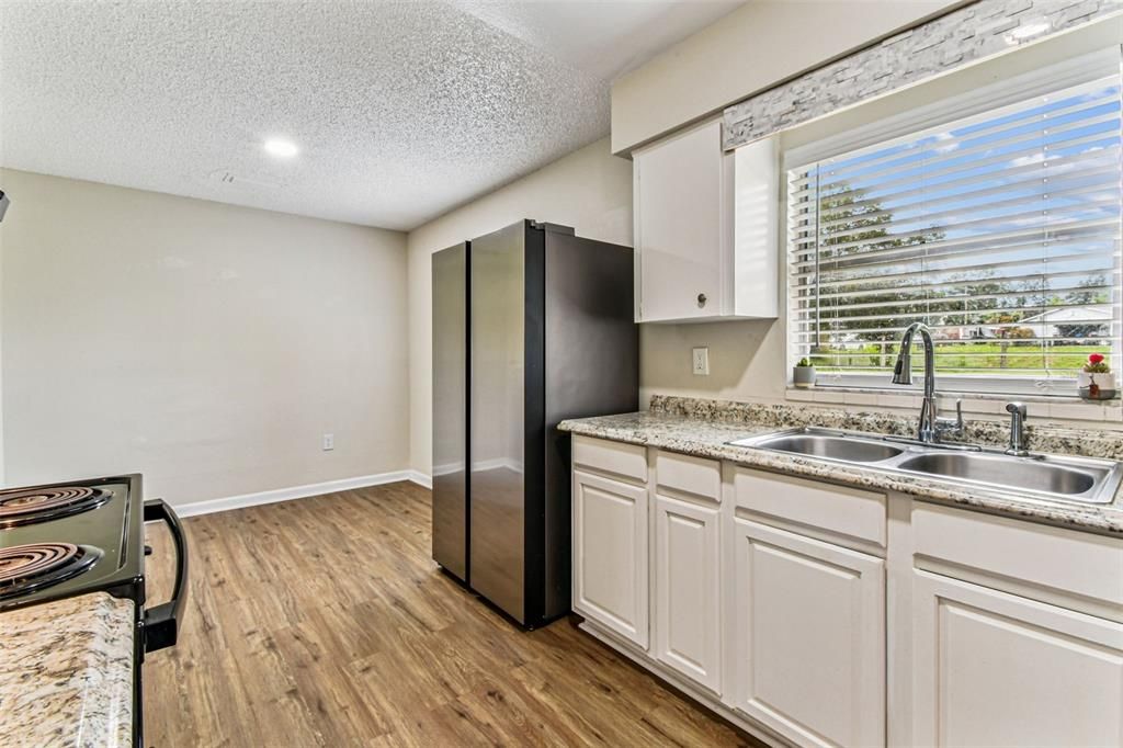 For Sale: $329,999 (3 beds, 1 baths, 1011 Square Feet)
