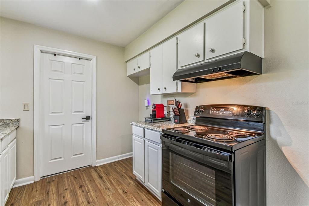 For Sale: $329,999 (3 beds, 1 baths, 1011 Square Feet)